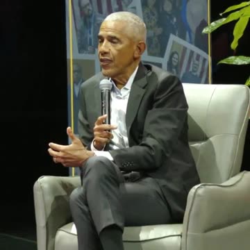 Barack Obama signals the audience to STOP CLAPPING after saying Charlie Kirk’s ideas were “wrong.”