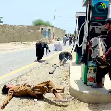 Baloon prank on petrol pump wait for end