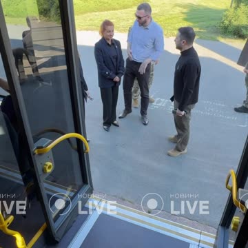 Zelenskyy Rides City Bus, While Putin Won't Leave Kremlin Without 40 Car Escort Shuting Down Moscow