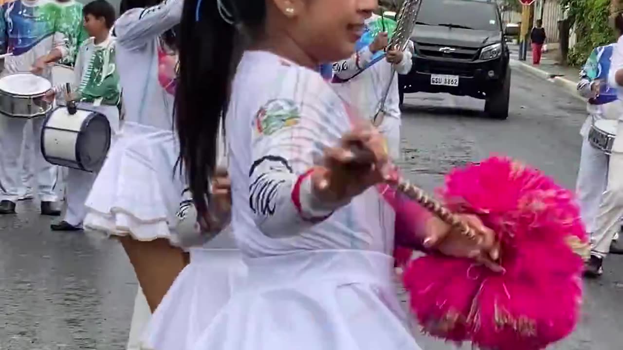 Bastoneras viral Karlita Solorzano #bastoneras #desfile #videoviral