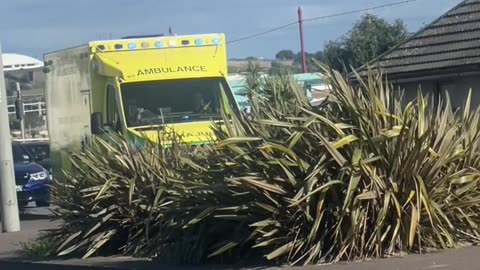 Ignorant driver won’t get out the way of emergency vehicle