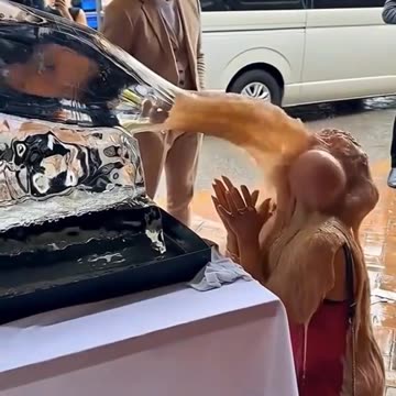 what kind of person is this 😲