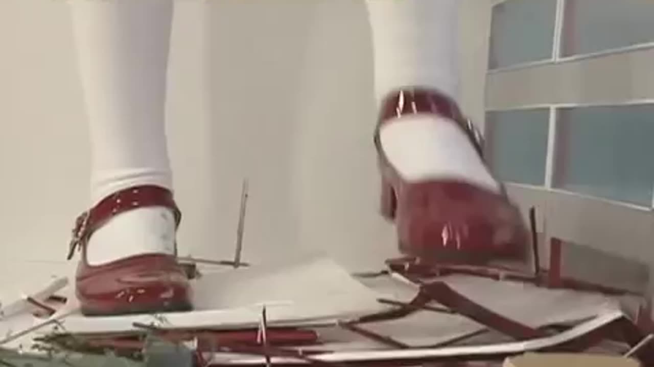 Giantess in the City