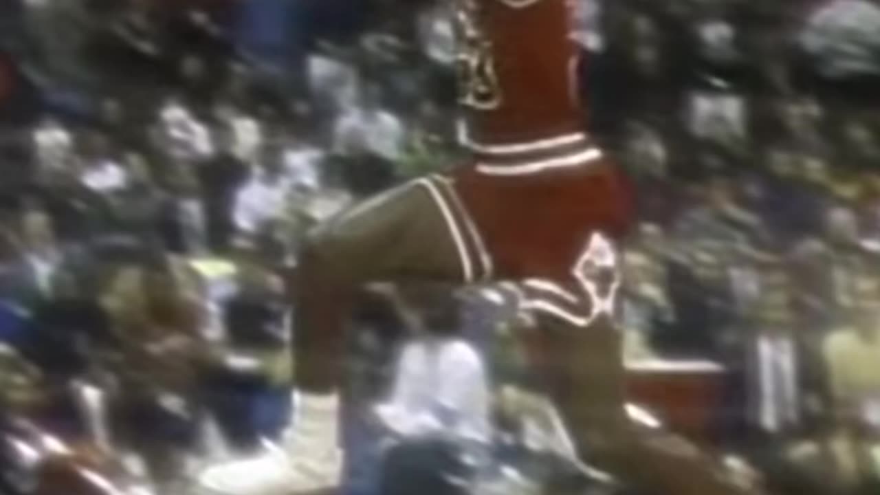 The GOAT's most iconic flight: Jordan 1988 🐐✈️🏀 #michaeljordan