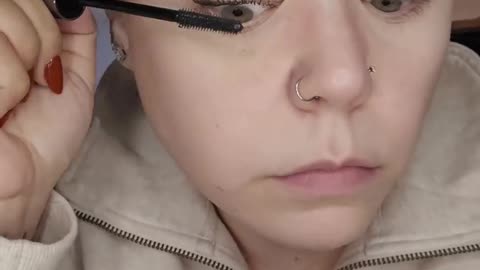 Finally! A Volumizing Mascara That Doesn’t Weigh Down Straight Lashes