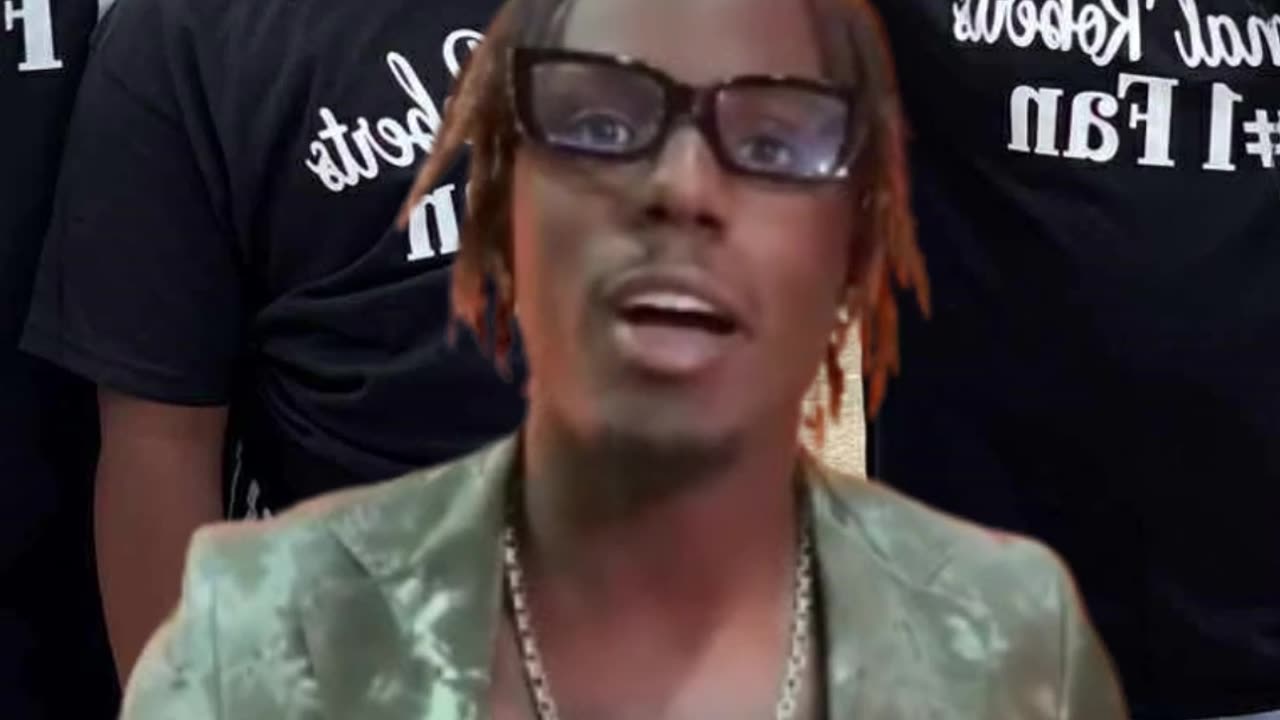 Jamal Roberts’ Family Photo in Matching “#1 Fan” Shirts Goes Viral