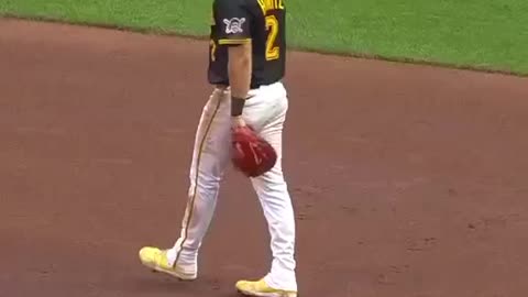 Former Pirates’ 3B Ke’Bryan Hayes received all the love from the Pittsburgh fans in his return!