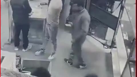 SHOCKING: Zepto Delivery Boy Assaulted in Delhi | What Happened to Risha Kumar?