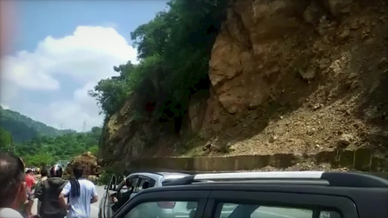 50 Giant Rockfalls and Landslides Caught on Camera