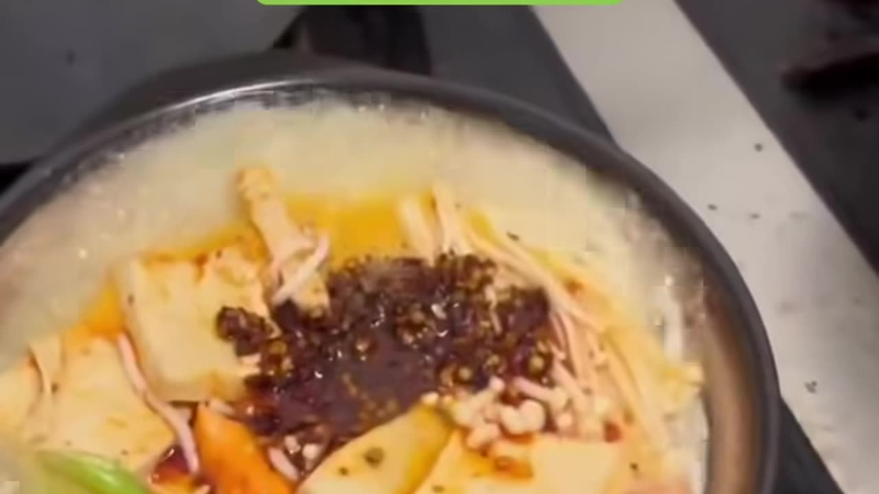 要幾鮮得幾鮮 ! 食品店, 米線店, 火鍋店, 給你所謂的豬骨湯, 香濃雞湯的湯底, 都是這樣做的, 信不信由你 !