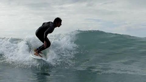SICILIA SURFER 🌊 – Onde, Sole e Libertà sulla Costa Est di Catania
