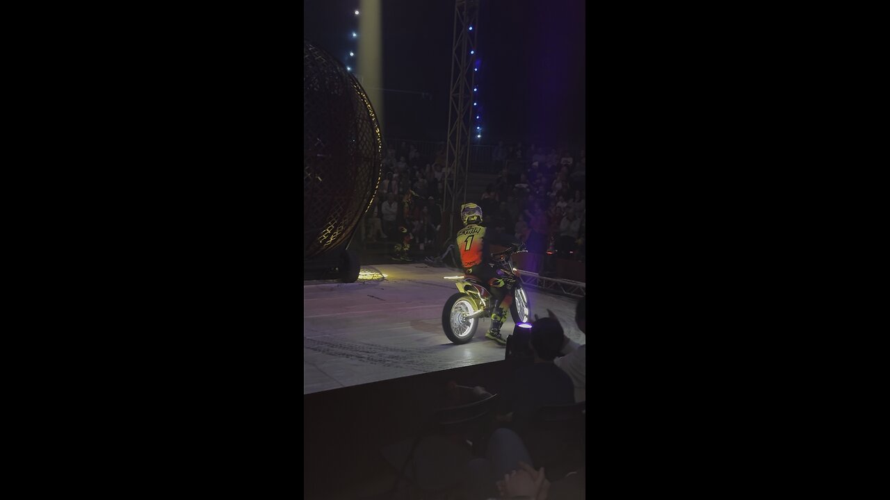 Globe of death Amazing single motocross acrobatics