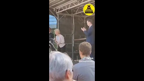 🤡 Von der Leyen lobt Meinungsfreiheit – während Mann verhaftet wird