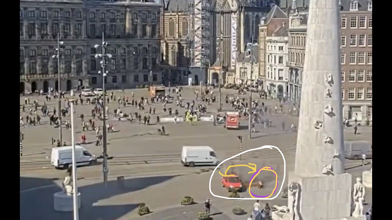 CAR EXPLODES IN CENTRAL🚏💥🚶🏻🚗💥⛲️📸DAM SQUARE AMSTERDAM, NETHERLANDS🇳🇱🏫🚏🚶♂️🚗🚶♀️💥💫