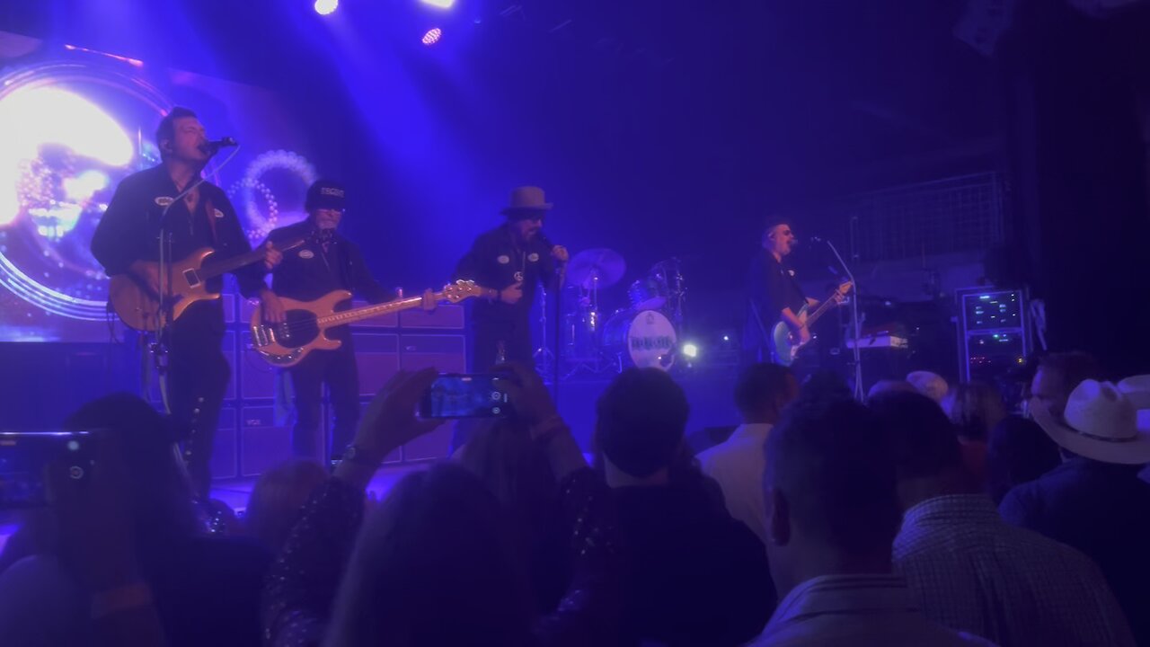 The Boxmasters playing “I Got a Girl”