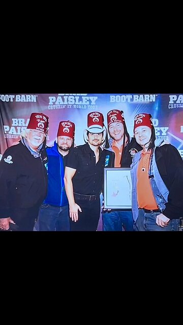 Brad Paisley making new friends