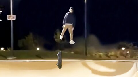 Man Glitches While Skateboarding