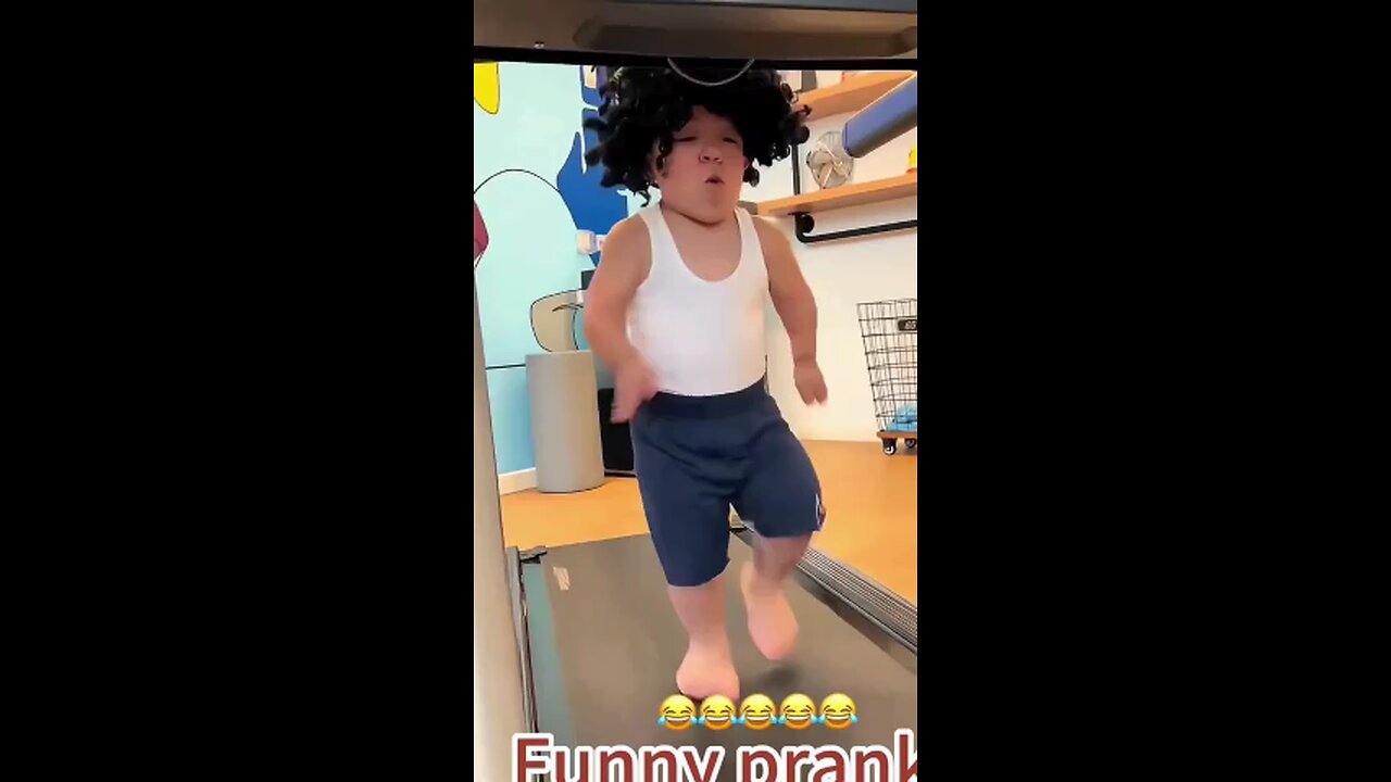 Dwarf Man’s Funniest Pranks – You’ll Laugh Nonstop! 😂