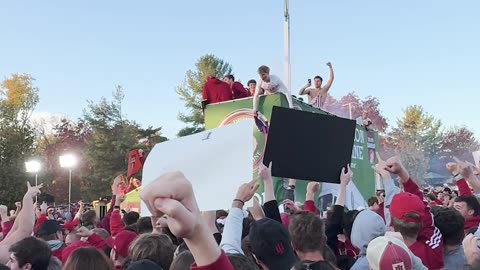 Fake Washington Fan Turns to Indiana to Rile Up Crowd