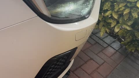 Car Has Built-In Headlight Washers