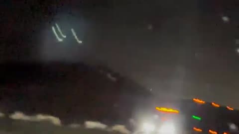 Un impressionnant OVNI en forme de pyramide a été repéré dans le ciel de la Russie.