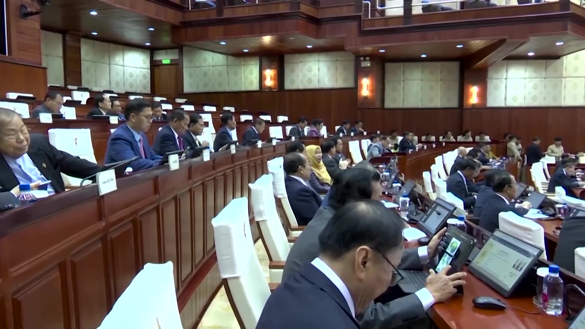 Cambodia passes citizenship stripping law