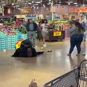 4 gigantic negress sheboons cat 5 fighting in store entrance