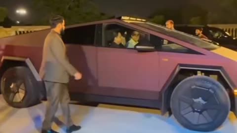 Mayor Karachi Murtaza Wahab Spotted in Tesla Cybertruck! Viral Sighting in Pakistan 🤯🇵🇰