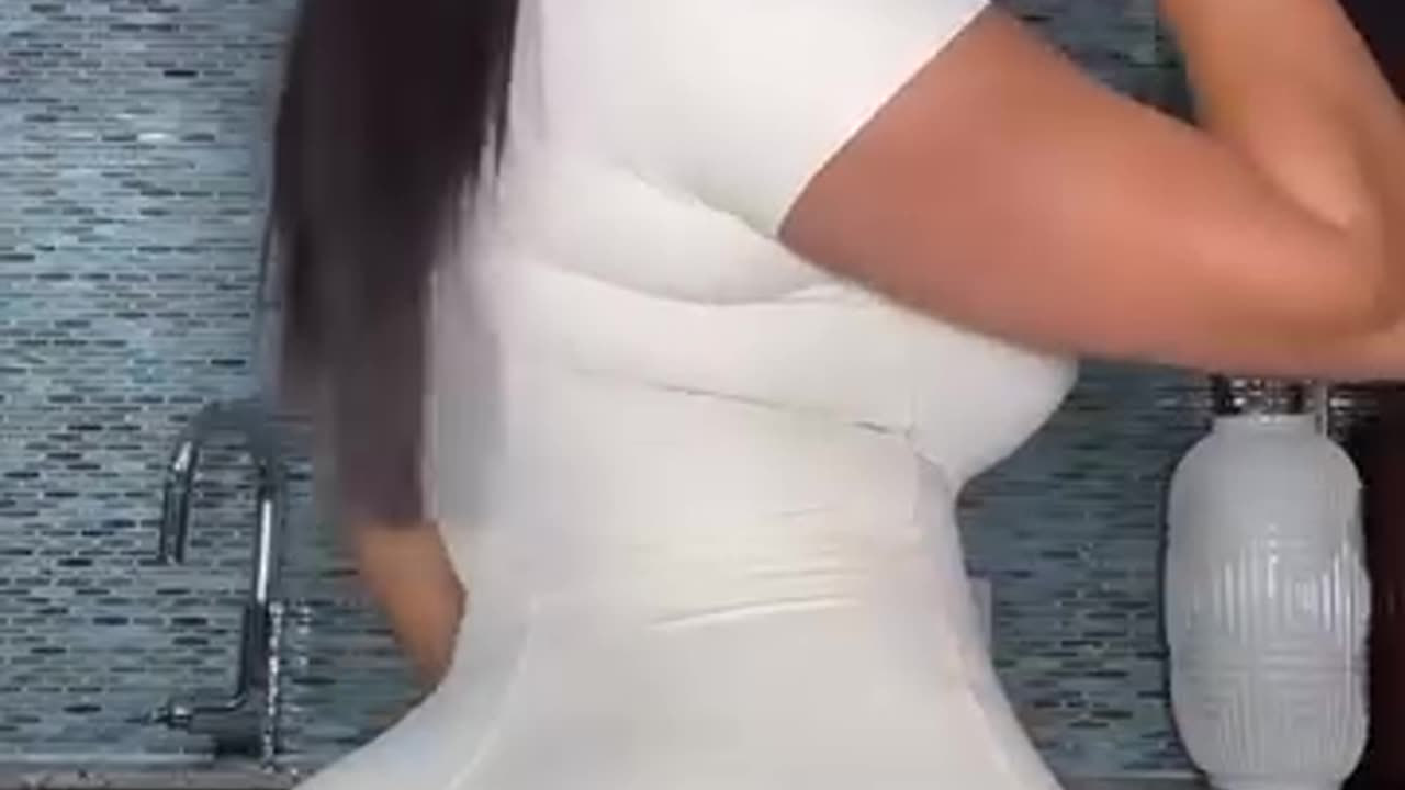 🍑 Big Booty In White Fit 💯🔥