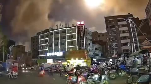 A meteor fireball was seen across the sky in Maoming City, Guangdong Province, China! ☄️👀☄️