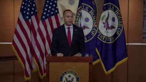 Hakeem Jeffries says Kristi Noem needs to be put on ice permanently