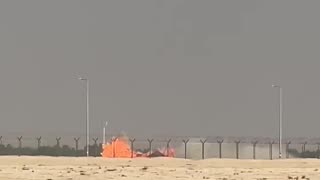 🇮🇳 Indian Tejas fighter jet crashed at the Dubai Air Show.
