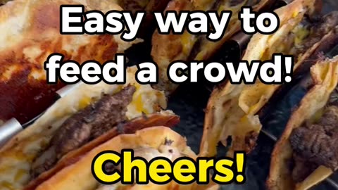 Taco Smash Burgers - Great way to feed a crowd! #grilling #tacos #burger