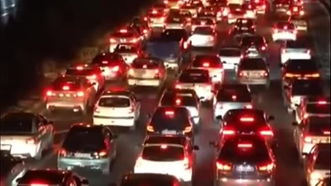 ÚLTIMA HORA Alerta máxima en Irán evacuaciones masivas en Teherán y colapso en las carreteras