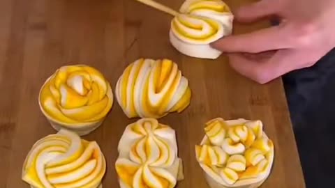 Folding floral steamed buns 😁 great idea 💡