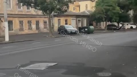 🤝🏻🏃‍♂️ Ukraine Russia War | Man Offers Fellow Escapist Shelter in Odesa | RCF