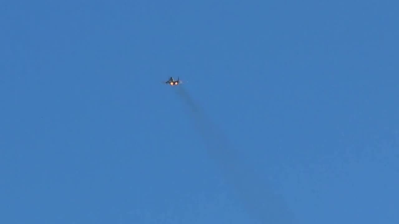 Ukrainian Mig-29 Bombing Run from Up Close