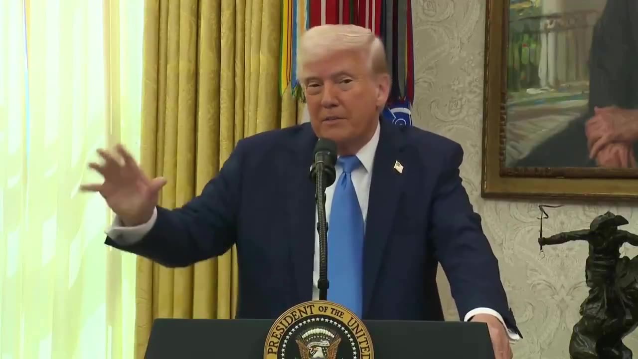 Trumps sings in Spanish Condemorr