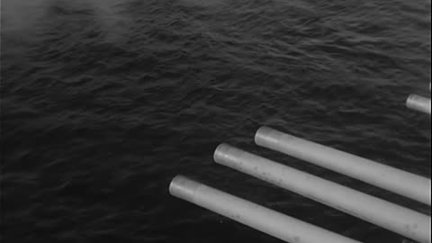 INVASION OF GUAM LCs ON WAY... - INVASION OF GUAM LCs ON WAY TO BEACH; DD BOMBARDS IS - 428-npc-4768