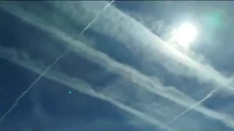 Ci avvelenano dall'alto ogni giorno.