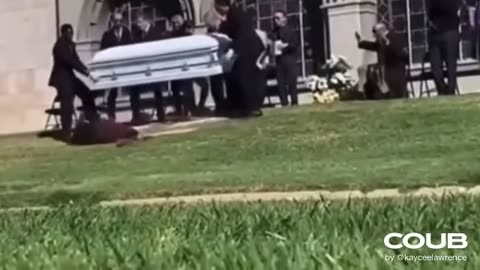 If this happens at my funeral,I am coming back to haunt all of you🤣🤣🤣🤣🤣