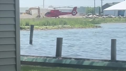 Helicóptero se estrella al aterrizar cerca de un restaurante en Míchigan