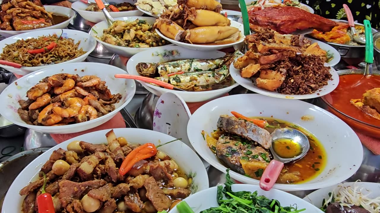 Vietnamese street food (part 17) - What is Vietnamese lunch?