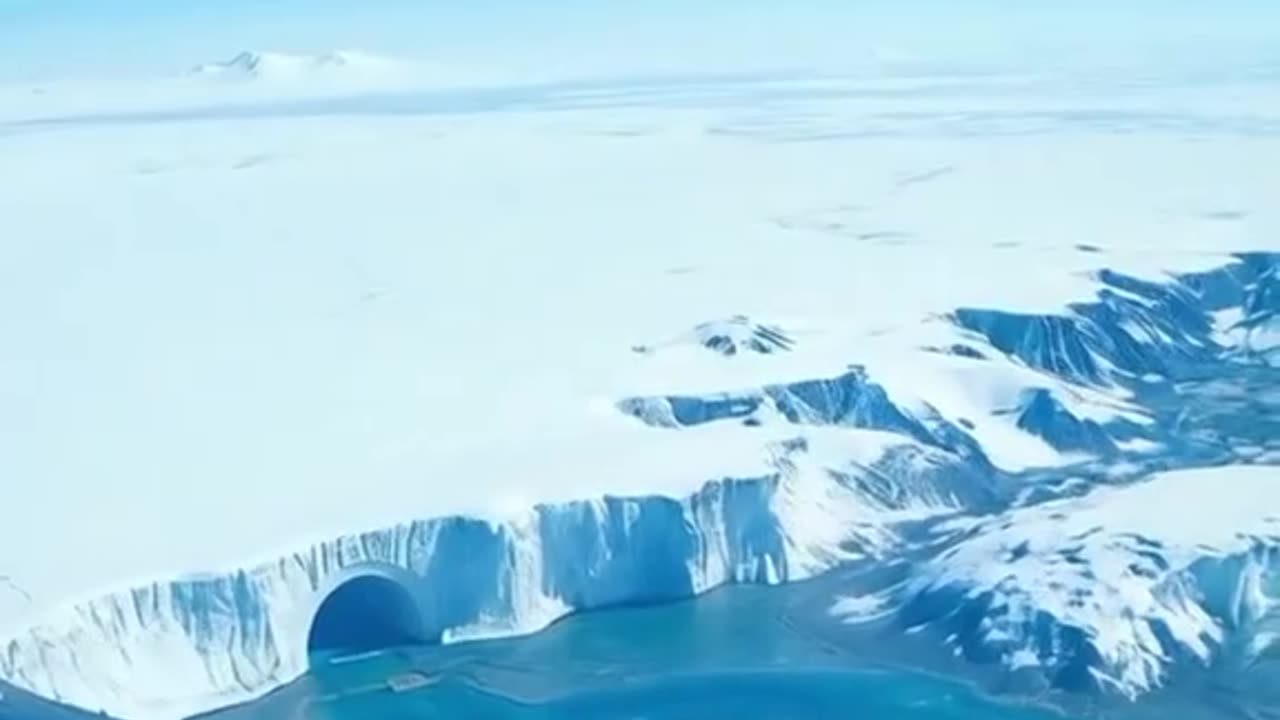 真の南極が目の前に リチャード・バード提督の飛行機からの映像。学校では教えてくれない。