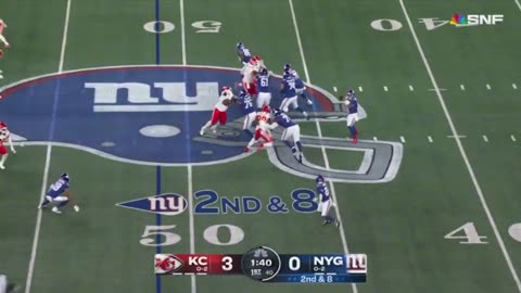 Giants RB Tyrone Tracy took a terrifying hit on the sidelines
