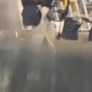 4 cops there, they FROZE – NO return fire!