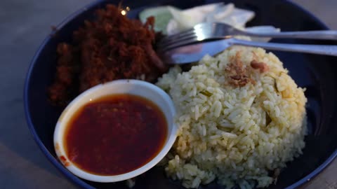 Crazy INDONESIAN FOOD With The Aura Farming Boat Kids!! 🇮🇩 (Pacu Jalur)