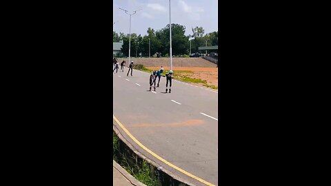alien 👽 skating