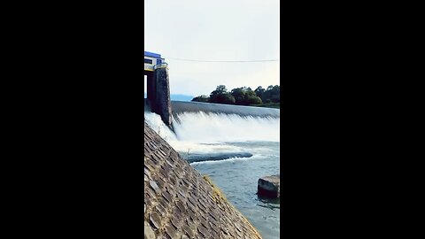 Gentle Water Flow from Dam – 15s Relax Clip with Calm Music