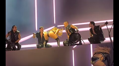Jennifer Lopez / Jlo Can't Sing But She Is Raunchy And Desperate As Hell ( Up All Night Tour ) Live